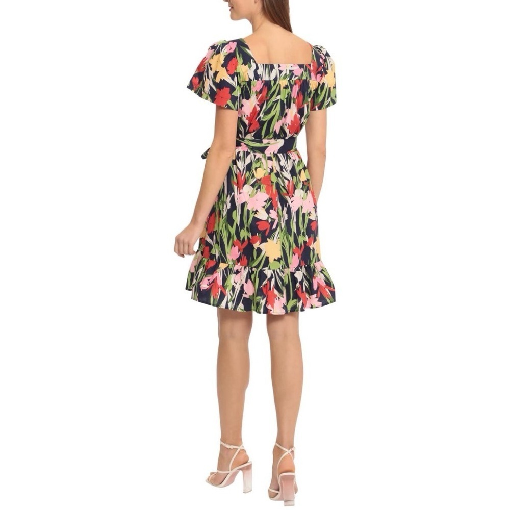 Perfect dress by Maggy London to wear to brunch, wedding, or dinner.